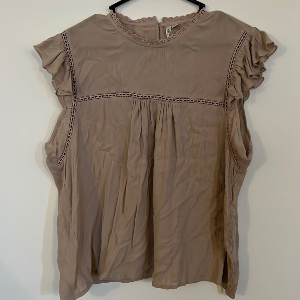 Taupe short sleeved shirt